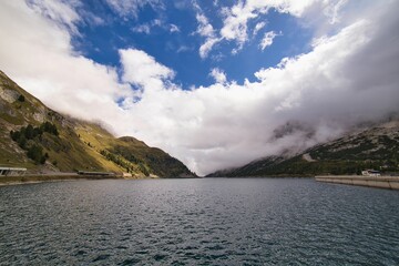 Poster - Beautiful landscape of a lake in Dolomites on a cloudy day