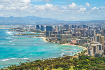 Wall Mural - view over honolulu from diamond head mountain in Oahu, Hawaii, US