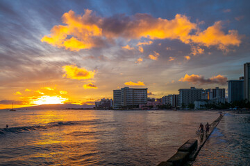 Wall Mural - scenery of Honolulu at Waikiki beach, in Oahu island, Hawaii, US