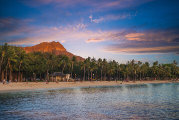 Wall Mural - scenery of waikiki beach and diamond head mountain in Oahu island, Hawaii