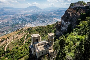 Canvas Print - Aerial view of a village on the edge of a cliff