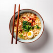 Vista desde arriba de bol de ramen con noodles para menú de restaurante asiático. Concepto de comida oriental.