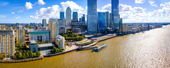 Canvas Print - Aerial view of skyscrappers of the Canary Wharf, the business district of London on the Isle of Dogs