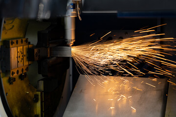 Leinwandbilder - Automatic machine for cutting metal at work. Smart factory	