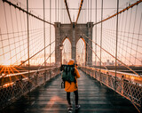 Fototapeta Nowy Jork - silhouette of a tourist on the  Brooklyn Bridge in New York city