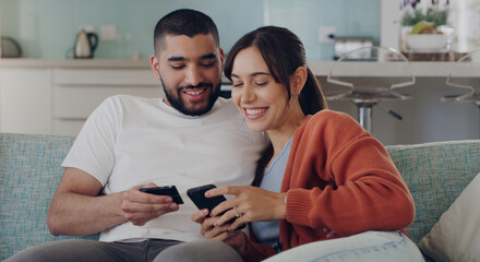 Canvas Print - Couple, credit card and online shopping on smartphone in home for digital payment, fintech and money app. Happy man, woman and mobile banking for easy finance, website sales and password of account