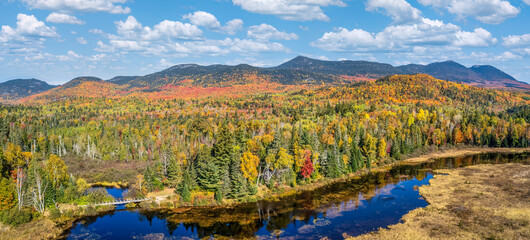 Wall Mural - Autumn at Stratton Brook Pond - Carrabassett Valley - Maine