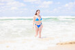 © photok - 海につかる水着姿の白人女性