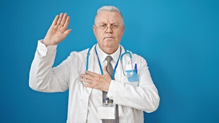 Canvas Print - Middle age grey-haired man doctor making an oath with hand on chest over isolated blue background