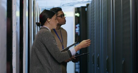 Leinwandbilder - Team, discussion and server room, woman and man in network administration for database update. Tech employees, system maintenance and technician team problem solving online in data center together.