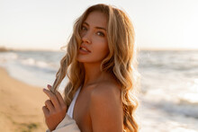  Close Up Portrait Of Beautiful Blond Woman In Sexy Swimwear Posing On The Beach In Sunset Light. Prtfect Wavy Hairs, Tan Skim Body. Summer Tropical Mood.