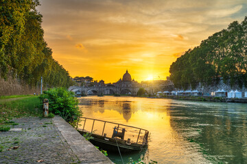 Canvas Print - St. Peter's basilica at sunset in Rome, Italy