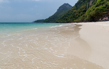 Wall Mural - beautiful beach and sky at Ang Thong National Marine Park,tropical paradise,Samui District, Suratthani, Thailand