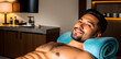 © Laure F - Homme en train de se détendre dans un salon de spa,IA générative.Personne fictive créée avec l'IA générative.