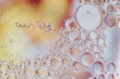 © PicsArt - Arrière plan abstrait bulles - Huile dans de l'eau sur un fond flou multicolore