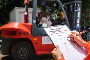 a mechanical engineer is using heavy equipment checklist form for inspecting the factory forklift ve