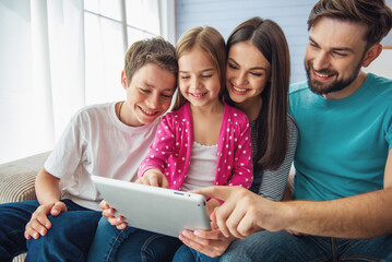 Poster - Family at home