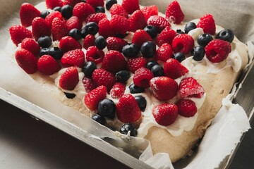 Poster - Delicious cake with cream and strawberries on the top