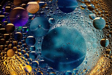 Canvas Print - Close-up of oil bubbles in colorful water