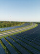 © Felix Meyer - Autobahn zwischen Photovoltaik-Anlagen mit Windrädern im Hintergrund in grüner Natur bei Sonnenschein