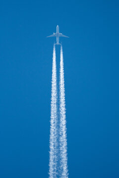 flugzeuge beim starten und landen
