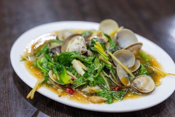 Canvas Print - Stir fry clam with basil in Taiwanese local food store