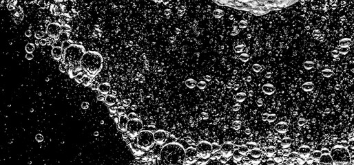 Canvas Print - Soda water bubbles splashing underwater against black background. Cola liquid texture that fizzing and floating up to surface like a explosion in under water for refreshing carbonate drink concept.