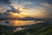 Aerial Panoramic View Of Udaipur, Lake Palace, Lake Pichola At Beautiful Sunset And Moody Sky. Rajasthan, Discover The Beauty Of India. Open World After Covid-19