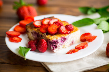 Wall Mural - cooked cottage cheese casserole with berry and strawberry filling in a plate