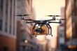 Drohne, die ein Paket durch eine Großstadt trägt, Drone carrying a package through a big city