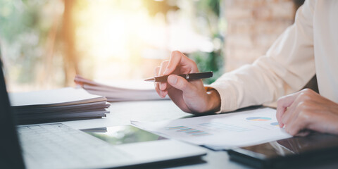 Aufkleber - statistical analyst reading graph report and business statistics charts ,Analysis and improvement of corporate strategy ,manage financial and marketing documents ,Statistics and Data Concepts