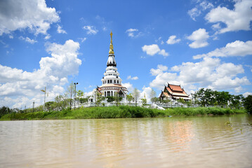 White Pagoda in Wat Ban Tat, Udon Thani Province It was built to symbolize Luang Maha Bua, monks, Buddhist monks, Thai temples.