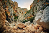 Fototapeta  - Sardynia, park narodowy, wąwóz, kanion Su Gorropu, skały, góry, ogromne kamienie, wąski przesmyk koło miasta Nuoro
