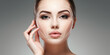 canvas print picture - Frau Gesicht mit Kennzeichung in der Haut Stirn und Wange für die Schönheits Operation Chirugie, ai generativ