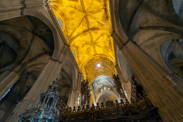 Wall Mural - The ornate Gothic interior of the Cathedral of Saint Mary of the See in the Barrio Santa Cruz district of the Andalucian city of Seville, Spain.