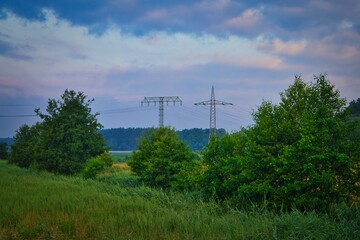 Strommast - Stromleitung - Stromtrasse - Energiekriese - Nebel - Abend - Electricity - Energy - Infrastructure - Concept - Power Lines - Transmission - High Voltage - Blackout	