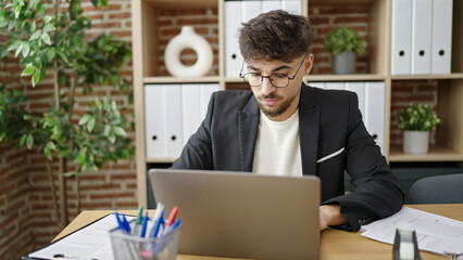 Poster - Young arab man business worker using laptop working at office