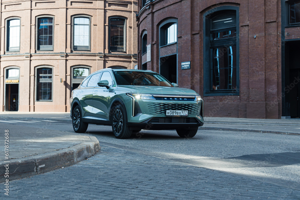 Stock-Foto „Moscow. Russia 06.23 - Premium green colored SUV EXEED RX ...