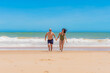 © Flávio - Casal na praia correndo