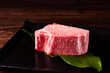 日本の牛肉、和牛黒いお皿の上にシャトーブリアンの牛肉