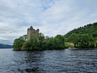 Canvas Print - the castle in the middle of loch and it's surrounded by green trees