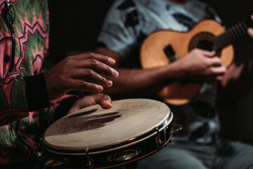 Pandeiro e cavaquinho