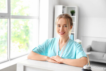 Canvas Print - Female medical intern at reception in clinic