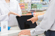© buritora - 薬局でタブレットPCを使いながら説明する薬剤師・調剤師（レセコン・レセプトコンピュータ）