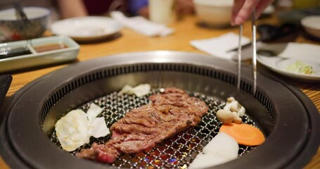 Canvas Print - Grill slice of the beef in Yakiniku Japanese restaurant