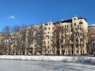 Wall Mural - Moscow, Russia, March, 15, 2022. 34 Malaya Bronnaya Street and Patriarch's Pond in Moscow in  clear March day. Russia