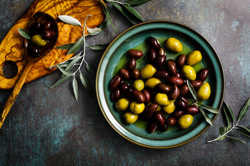 Canvas Print - Olives in a bowl, top view