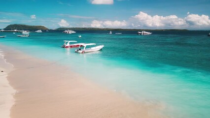 Sticker - Boats anchored near the tropical beach on the island of Nusa Penida in Indonesia