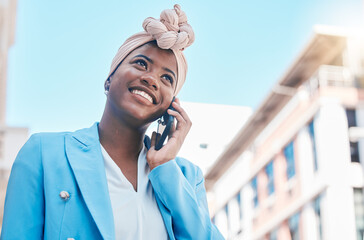Fototapete - Smile, phone call and black woman in city for business communication with contact. African professional, happy and smartphone for conversation, discussion or talking, listening or mobile chat outdoor