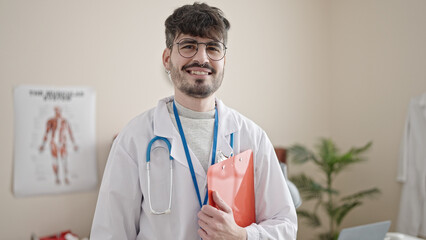 Poster - Young hispanic man doctor smiling confident standing at clinic